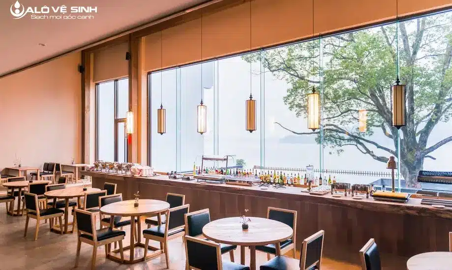 Bảo quản ghế nhà hàng đúng cách để giữ ghế luôn sạch sẽ và bền đẹp