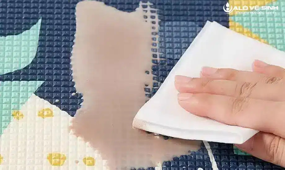 Cách giặt thảm xốp đơn giản với dụng cụ vệ sinh thông thường