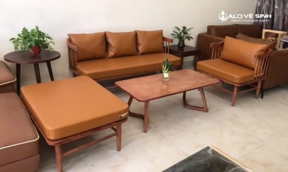 Đo kích thước ghế và sau đó tiến hành cắt vải đệm ghế vừa vặn.