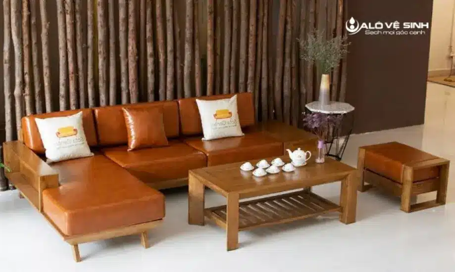 Cách vệ sinh tấm lót sofa gỗ bằng máy hút bụi nhanh chóng.