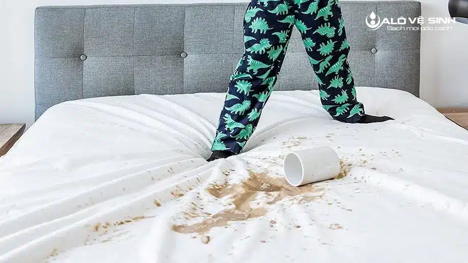 Cách xử lý nệm bị ướt đơn giản mà đúng chuẩn nhất