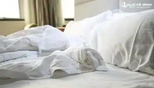 Chất liệu nệm kém chất lượng, các sợi nệm khô và xước gây ra ngứa da