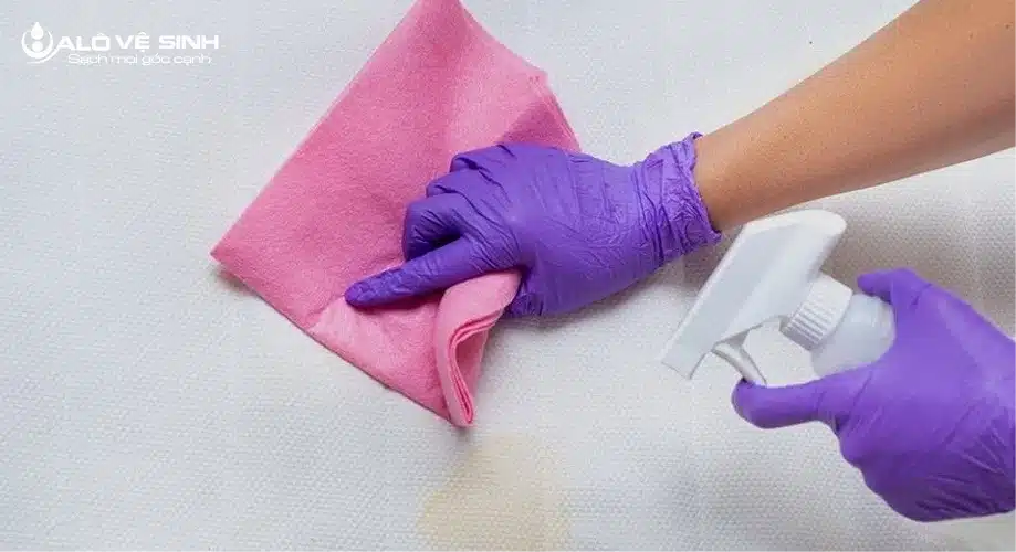 Chất tẩy rửa thảm tự chế làm từ giấm và nước