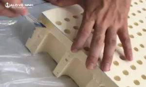 Bạn cần chuẩn bị những vật dụng cần thiết để cắt dán nệm