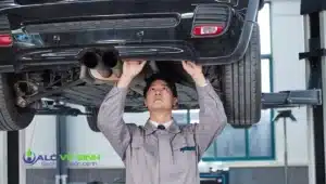 Cọ rửa gầm xe ô tô thường xuyên sẽ khiến cho hệ thống xe bền hơn, dùng lâu hơn