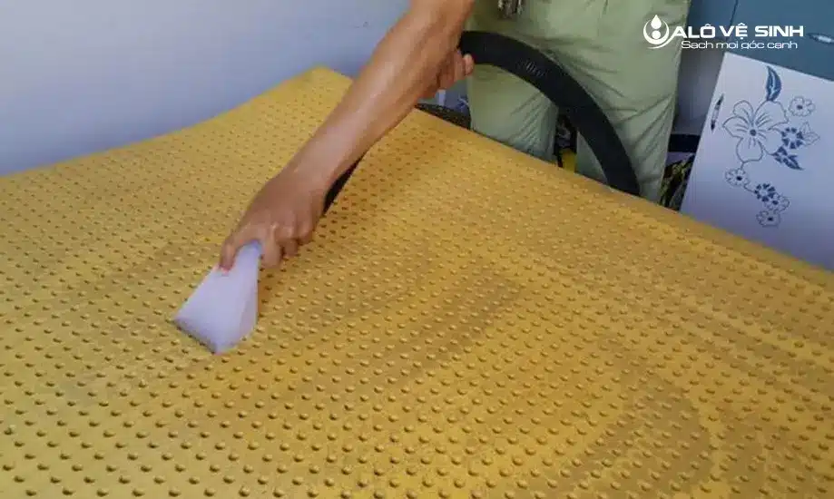 Độ bền của nệm sẽ bị ảnh hưởng khi không xử trí vết ướt kịp thời