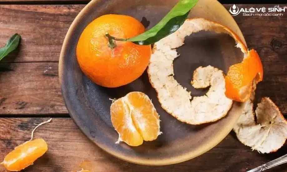 Nguyên Nhân Và Cách Xử Lý Sofa Bị Hôi Hiệu Quả Dùng vỏ quýt để loại bỏ mùi hôi
