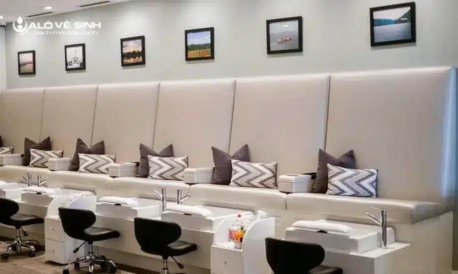 Dịch vụ giặt ghế nail Alo Vệ Sinh luôn giải đáp thắc mắc của khách hàng