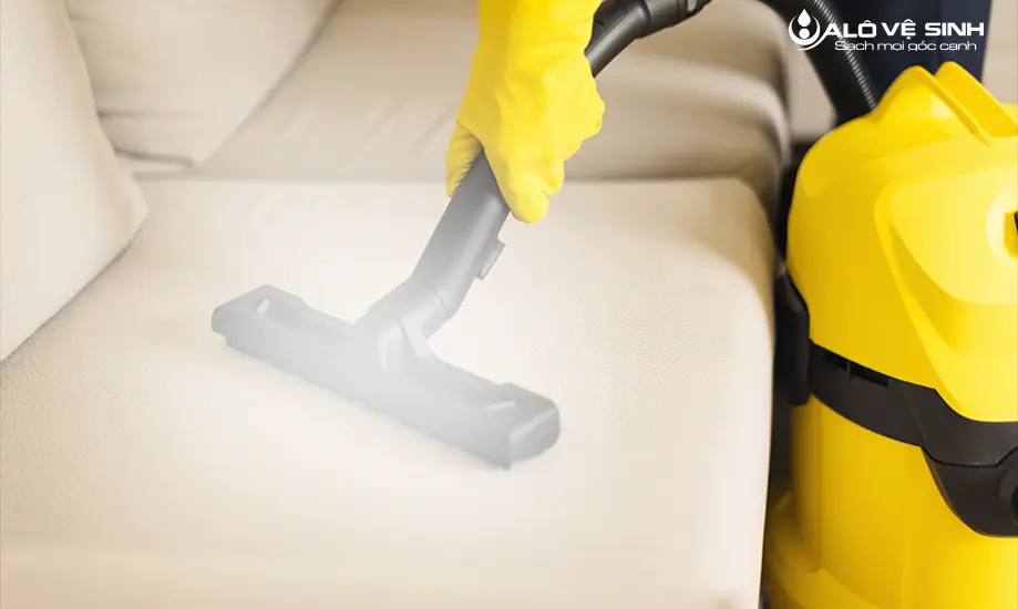 Giặt ghế nhà hàng bằng hơi nước nóng giúp diệt vi khuẩn, sạch sâu