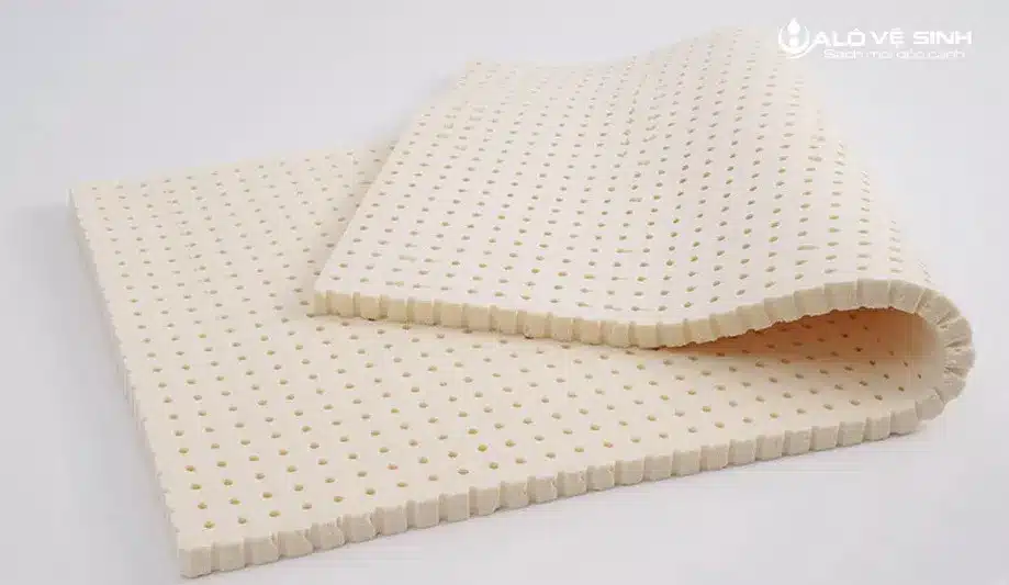 Giặt nệm cao su định kỳ để nệm luôn tươi mới