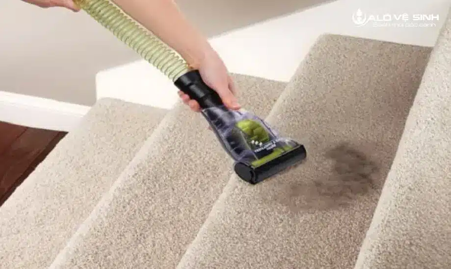 Giặt thảm cầu thang làm sạch bụi bẩn, nấm mốc