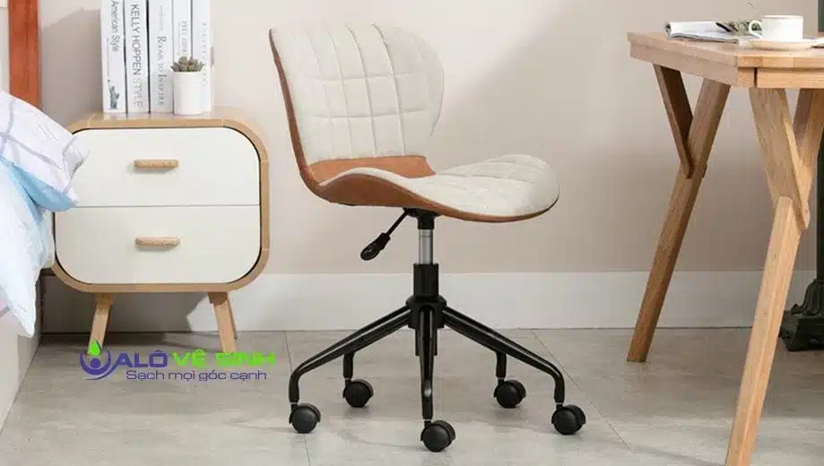 Gỡ tóc ra khỏi ghế văn phòng tạo cảm giác thoải mái và tự tin cho người ngồi