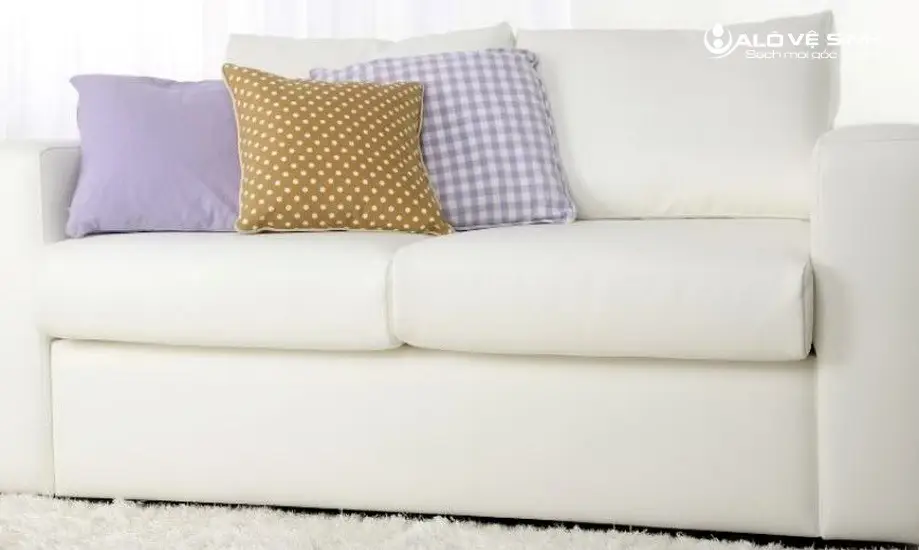 Cần cân nhắc lựa chọn các sản phẩm chuyên dụng để vệ sinh ghế sofa da màu trắng
