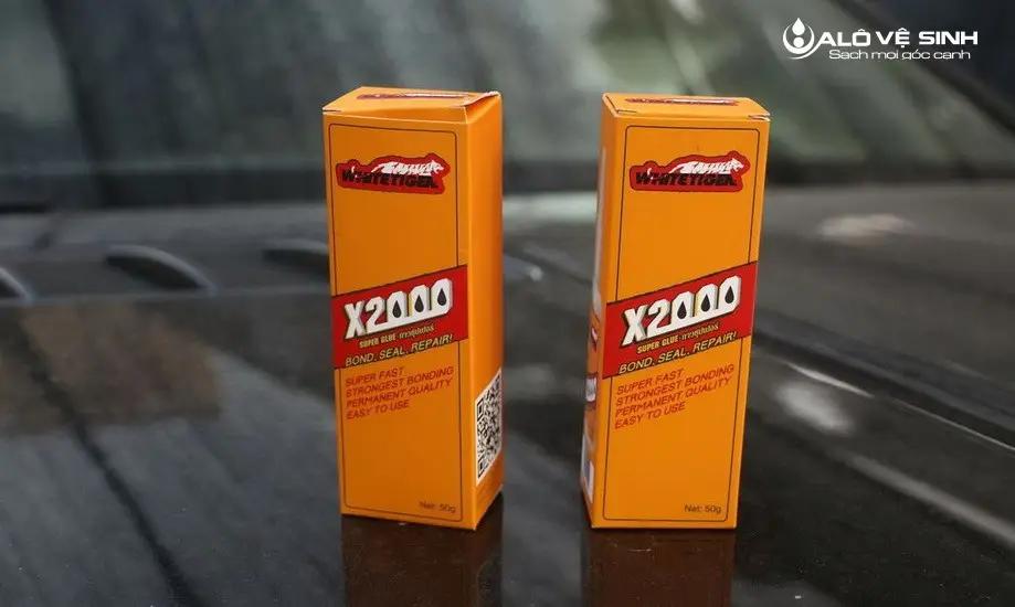 Cách Xử Lý Sofa Da Bị Rách Đơn Giản Hiệu Quả, Tiết Kiệm Sử dụng keo chuyên dụng để khắc phục sofa da bị rách