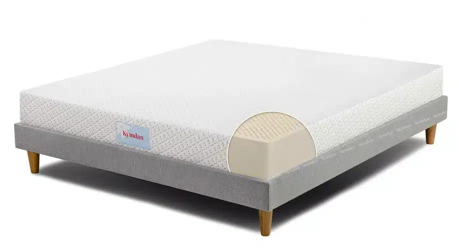 Không đổ nước trực tiếp khi vệ sinh nệm cao su Kymdan