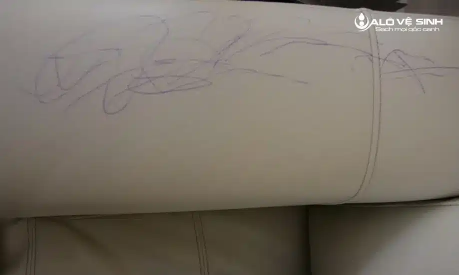 04 Cách Loại Bỏ Vết Mực Bút Bi Trên Ghế Sofa Loại bỏ vết mực bút bi dính trên ghế sofa