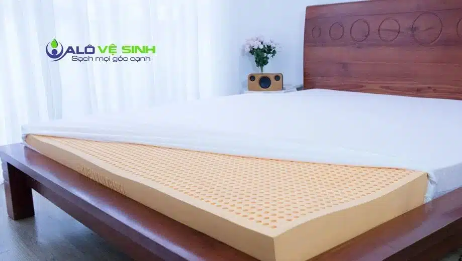 Nệm cao su lâu ngày không vệ sinh sẽ bị lão hóa, chai đen nhanh chóng