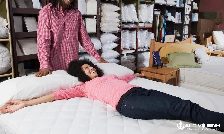 Nệm cao su nằm có nóng không và dòng nhân tạo được dùng phổ biến