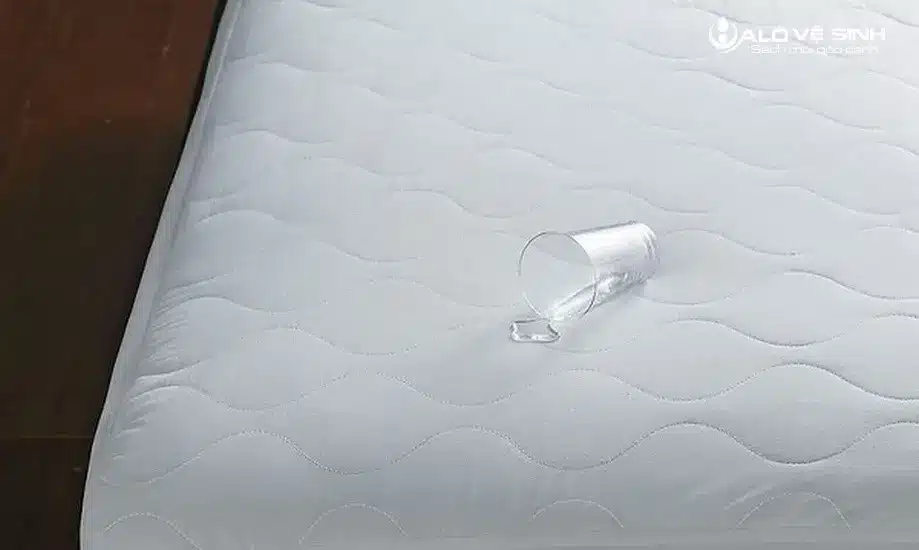 Nệm Pe Là Gì Và Phương Pháp Bảo Quản Sao Cho Đúng? Nệm PE có khả năng chống thấm nên không bị hấp thụ nước