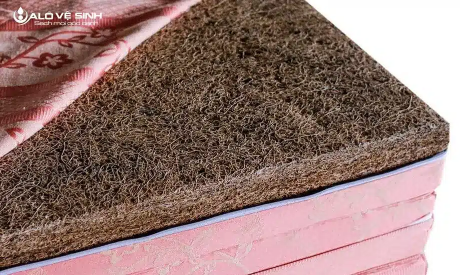 Nệm xơ dừa được cấu thành từ xơ dừa nguyên chất và mủ cao su