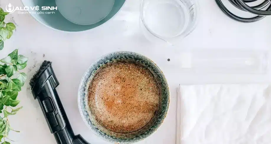 Giặt Topper Tại Nhà - 30 Phút Có Mặt & Giá Tốt TPHCM Chuẩn bị dụng cụ và nguyên vật liệu để vệ sinh topper