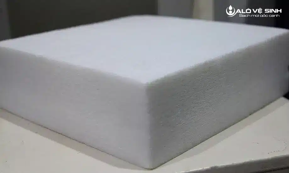 Làm Sao Để Biết Mút Đệm Sofa Loại Nào Tốt Nhất? Nhận biết mút đệm sofa loại nào tốt bằng cách ngồi thử hoặc dùng tay để kiểm tra