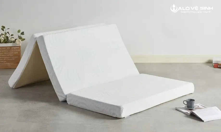 So Sánh Nệm Pe Và Nệm Bông Ép Có Điểm Gì Giống Và Khác Nhau? So sánh nệm PE và nệm bông ép được cấu tạo từ các hạt nhựa nhân tạo với kích siêu nhỏ