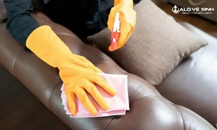 So Sánh Sofa Da Và Nỉ - Nên Lựa Chọn Loại Nào Để Tối Ưu Nhất Sofa da dễ làm sạch khi thời tiết nóng ẩm