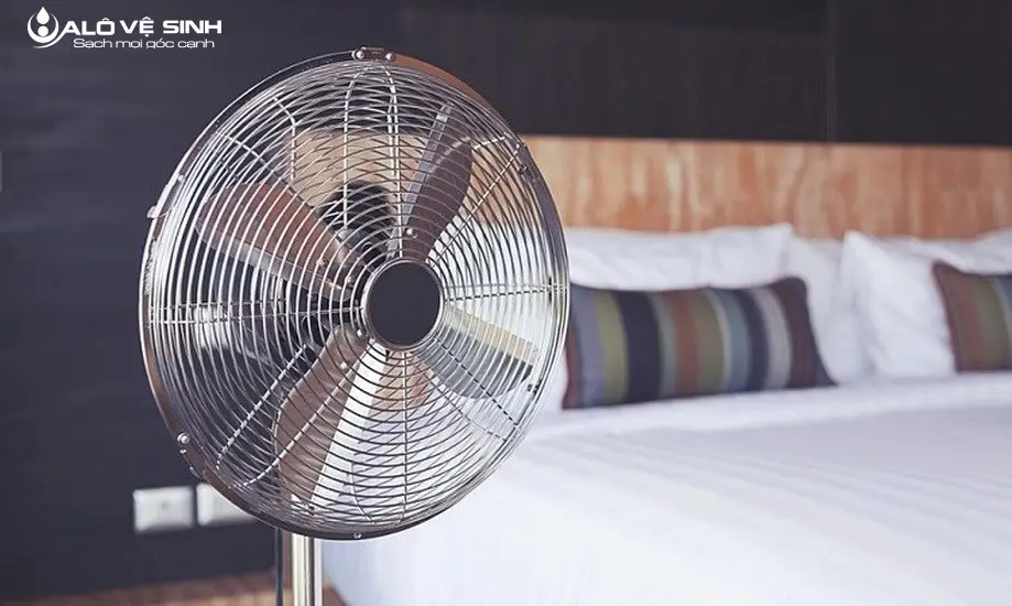 Sử dụng quạt sẽ làm khô nệm cao su nhanh hơn