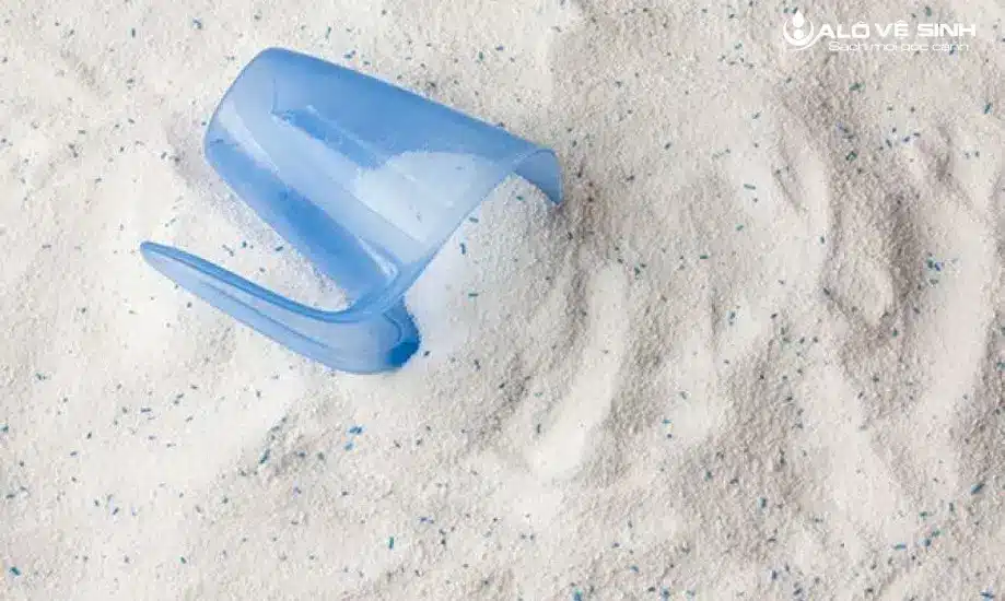 Tẩy vết máu dính trên thảm bằng xà phòng