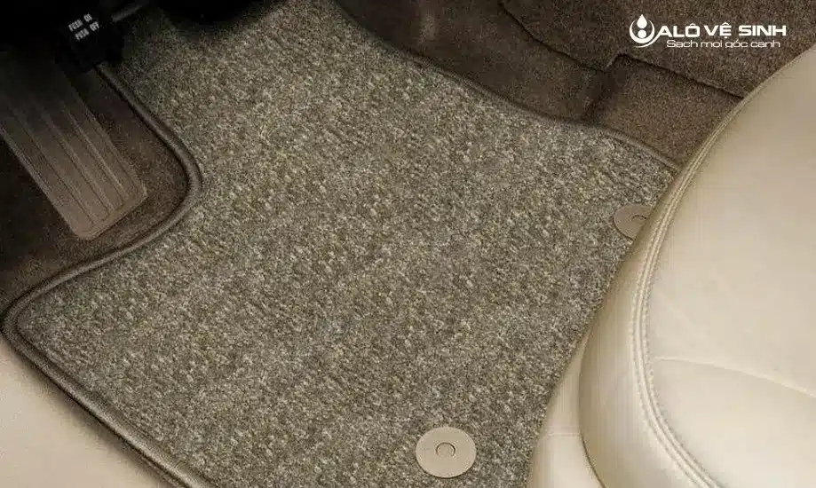 Nên dùng thảm lót sàn ô tô loại nào tốt để mang lại sự thoải mái