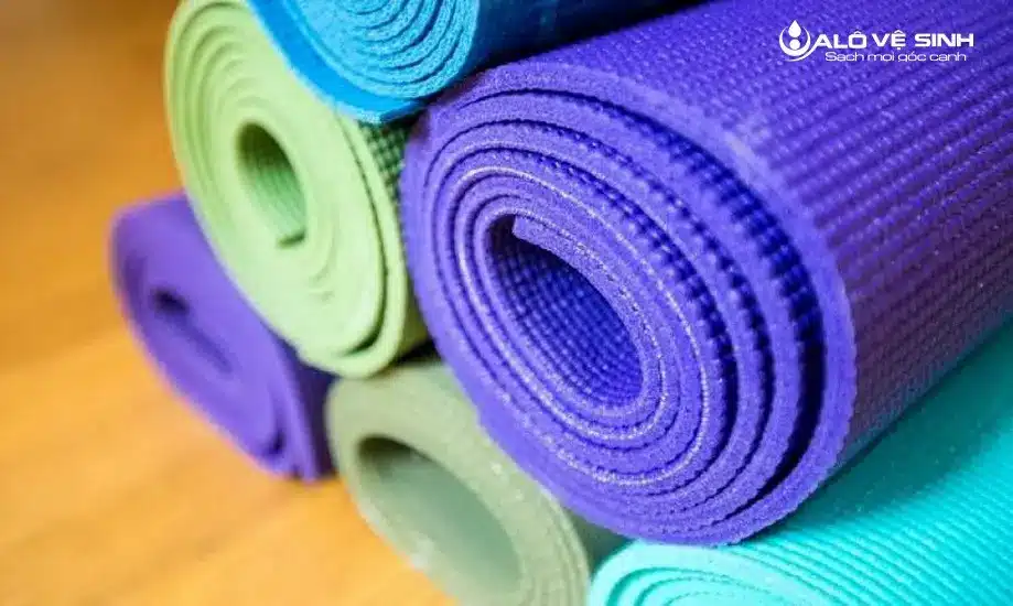 Thảm yoga bị mốc do môi trường ẩm ướt