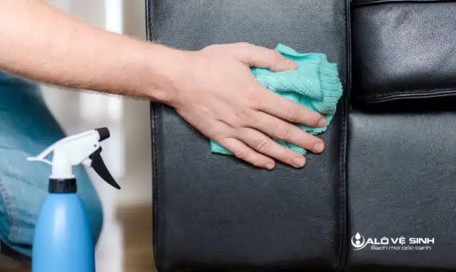 Bật Mí Cách Bảo Dưỡng Sofa Da Thật Và Những Lưu Ý Khi Sử Dụng Đừng quên thoa dầu dưỡng định kỳ để bảo dưỡng sofa da thật.