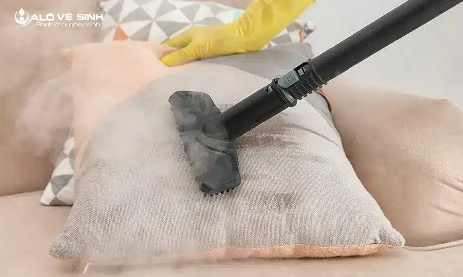 Top 3 Cách Tẩy Vết Cà Phê Trên Ghế Sofa Siêu Đơn Giản Tại Nhà Vệ sinh ghế sofa tại nhà định kỳ tránh vết bẩn cà phê bám vào giúp sofa luôn bền lâu hơn