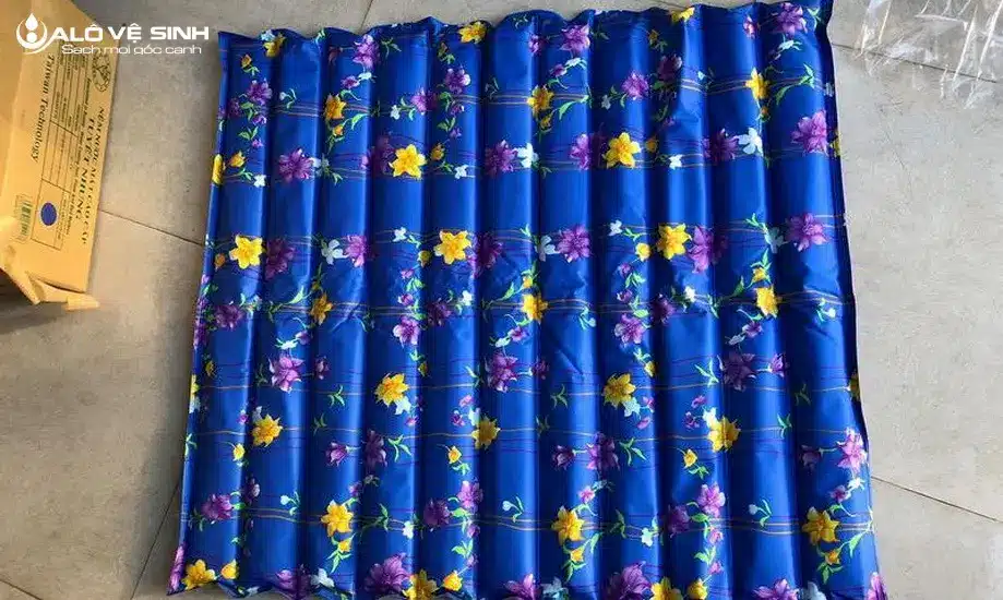 Trẻ sơ sinh nằm nệm nước dễ bị cảm lạnh dẫn tới viêm phế quản