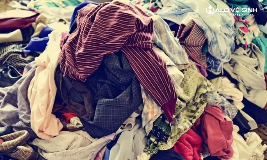 Tự làm thảm trải sàn bằng vải vụn, quần áo cũ dạng dài