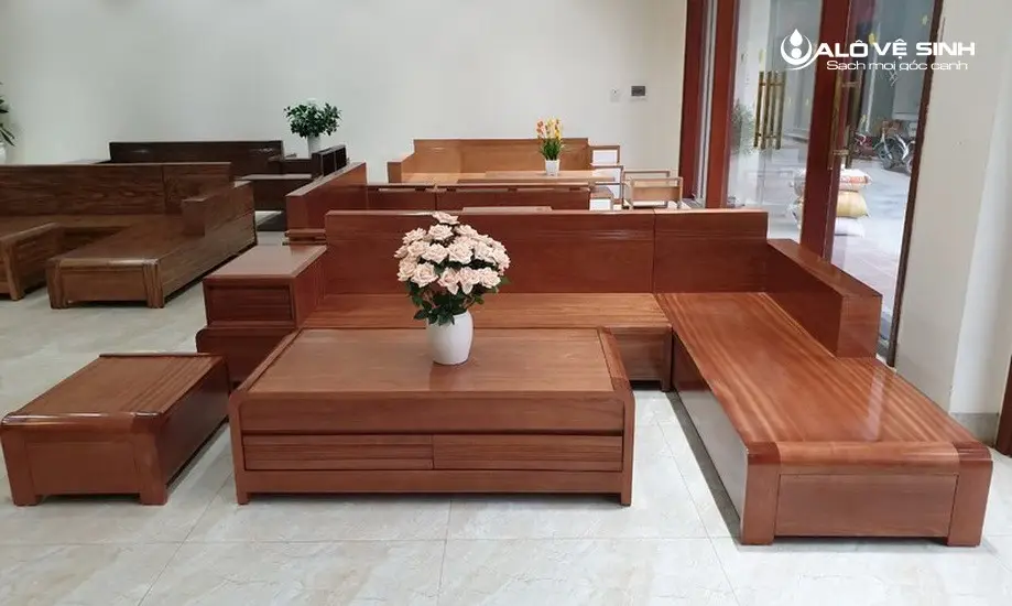 Nên Mua Bàn Ghế Gỗ Hay Sofa Cho Phòng Khách Nhà Bạn Ưu điểm nổi bật của bàn ghế gỗ chính là độ bền cao, khả năng chịu lực tốt