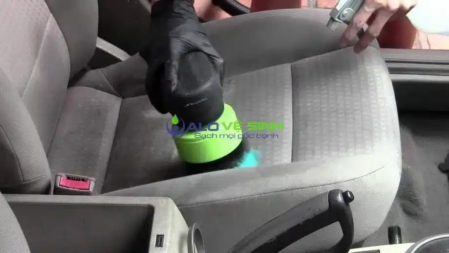 Giặt Ghế Ô Tô - 30 Phút Có Mặt & Giá Tốt TPHCM Vệ sinh ghế ô tô với dung dịch cao cấp tại tphcm - Alo Vệ Sinh