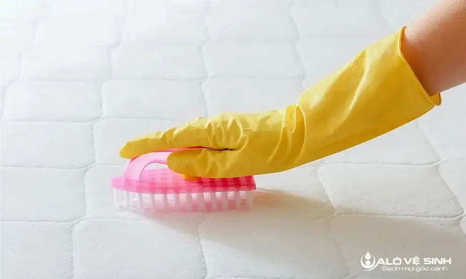 Vệ sinh nệm hơi định kỳ giúp nệm luôn sạch sẽ và bền lâu hơn