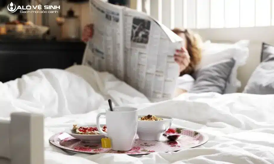 Vệ sinh nệm kymdan do thức ăn và đồ uống rơi vãi trên nệm mỗi ngày