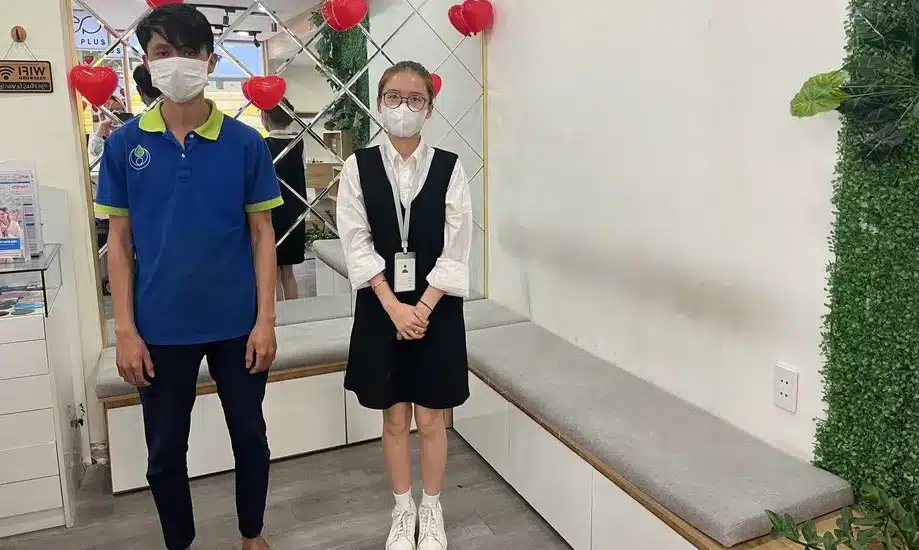 Giặt Sofa Tại Nhà - 30 Phút Có Mặt & Giá Tốt TPHCM Nhân viên Alo Vệ Sinh giặt ghế sofa cho nhà chị Hồng, Quận 3