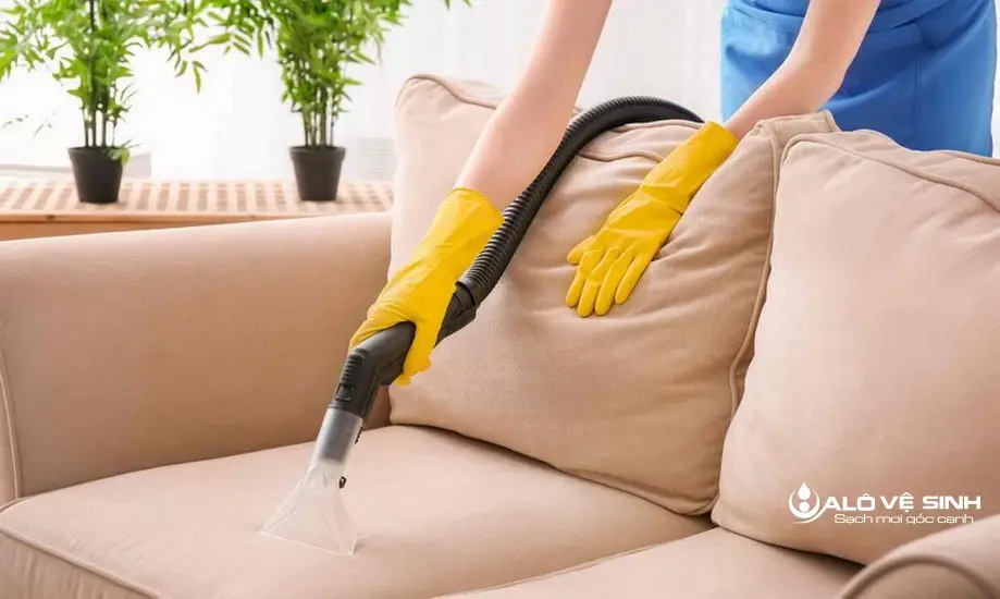 Làm Sạch Khi Ghế Sofa Vải Bị Ướt Nhanh Chóng Vệ sinh ngay sau khi ghế sofa vải bị ướt để hiệu quả làm sạch cao.