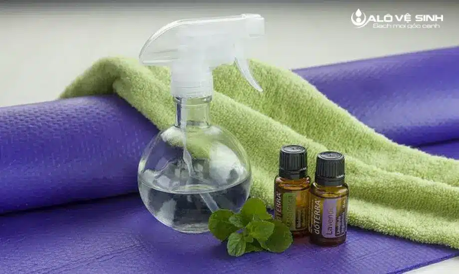 Vệ sinh thảm yoga cao su bằng tinh dầu thơm