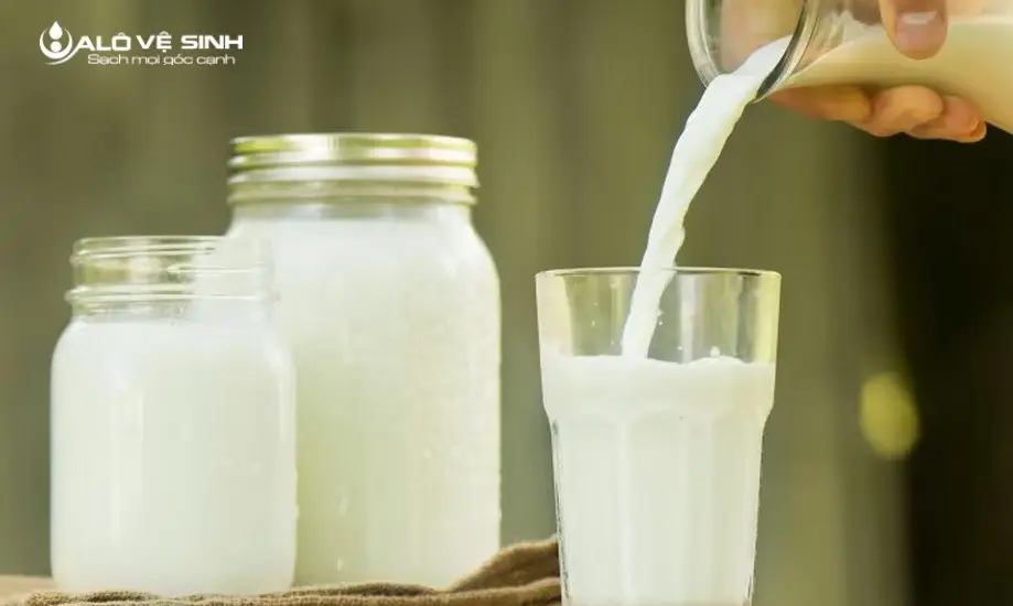 Tẩy mực bút bi bằng sữa