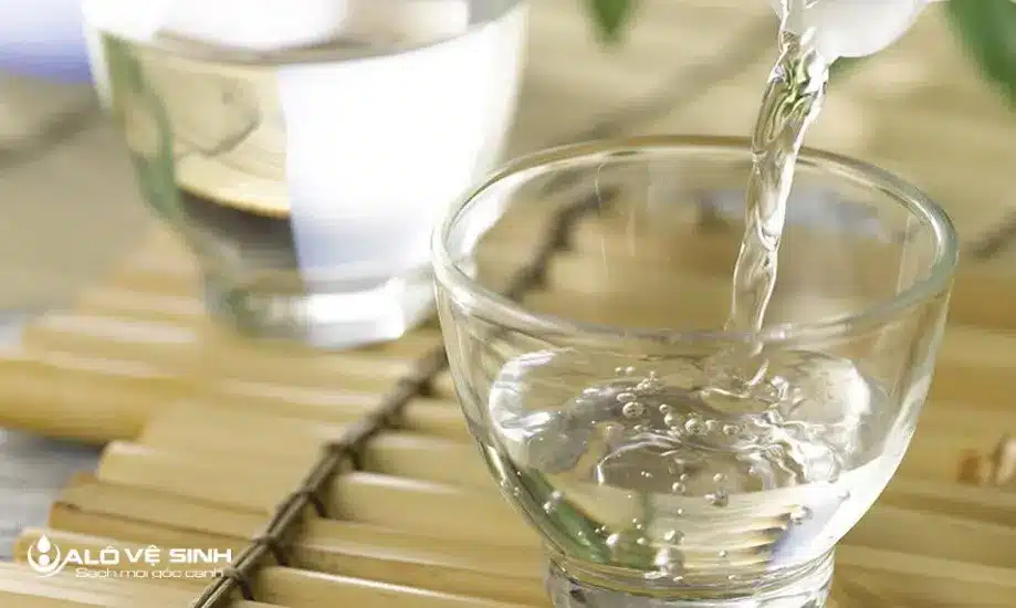 Tẩy vết mực bút bi với giấm trắng