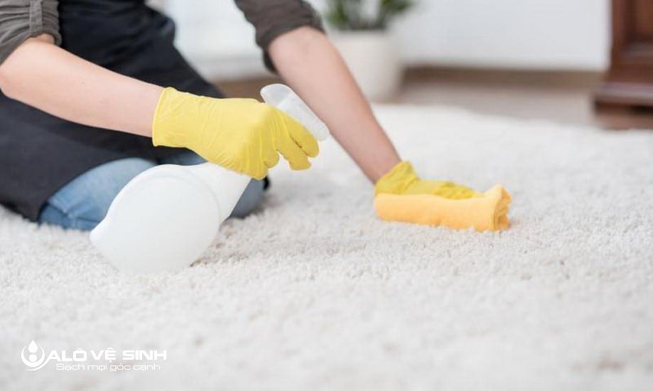 Dịch Vụ Giặt Thảm - 30 Phút Có Mặt & Giá Tốt TPHCM Vết sô cô la bám trên thảm