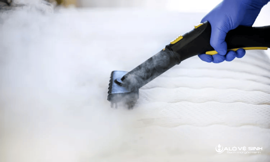 Nệm Cao Su Có Giặt Được Không? Giặt nệm cao su bằng hơi nước nóng
