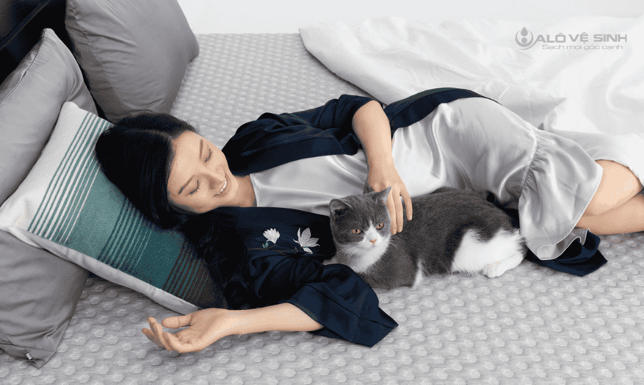 Nệm Cao Su Có Giặt Được Không? Vệ sinh nệm cao su định kỳ giúp nệm luôn tươi mới